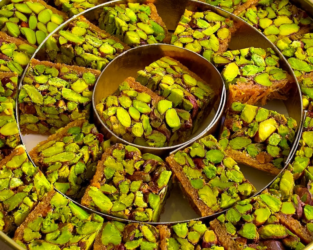 Arabic Sweets Semiramis Pistachio Mabroomeh Big slices 500g - Memas Dessert