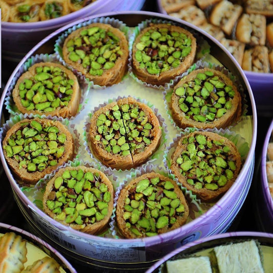 Arabiska sötsaker Semiramis Pistasch Mabroomeh skivor 500g